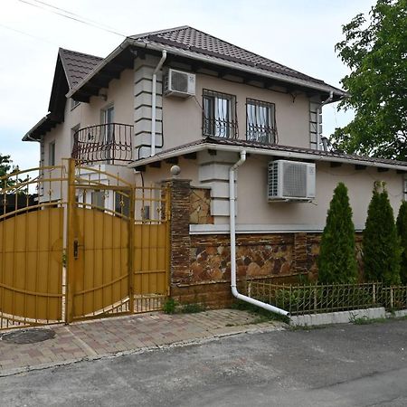 Bright And Cozy Home With Personal Terrace 키시나우 외부 사진