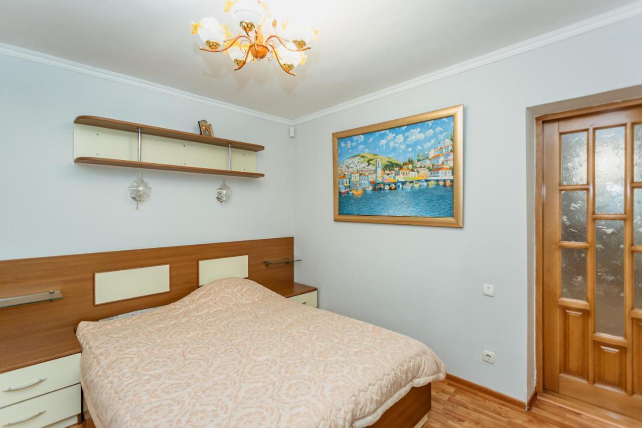 Bright And Cozy Home With Personal Terrace 키시나우 외부 사진