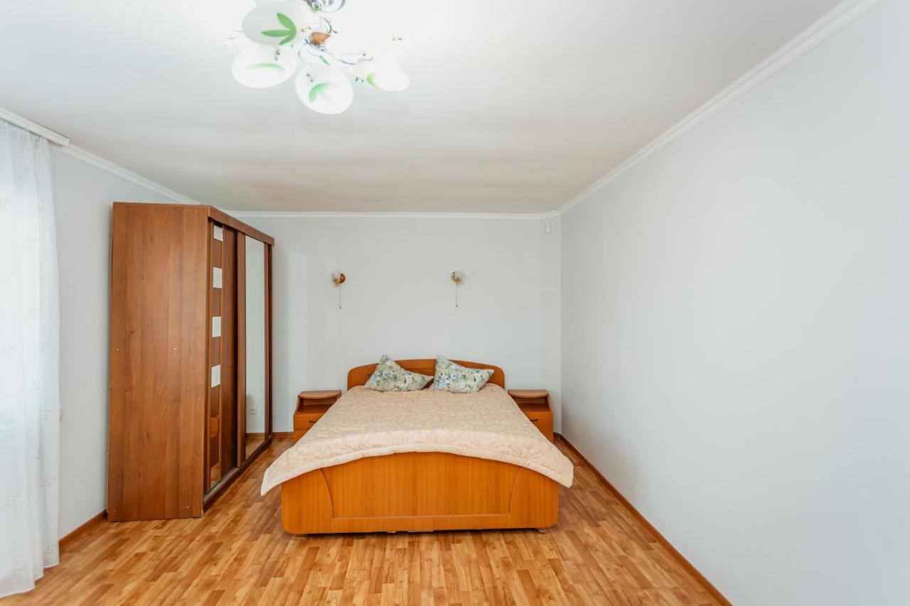 Bright And Cozy Home With Personal Terrace 키시나우 외부 사진