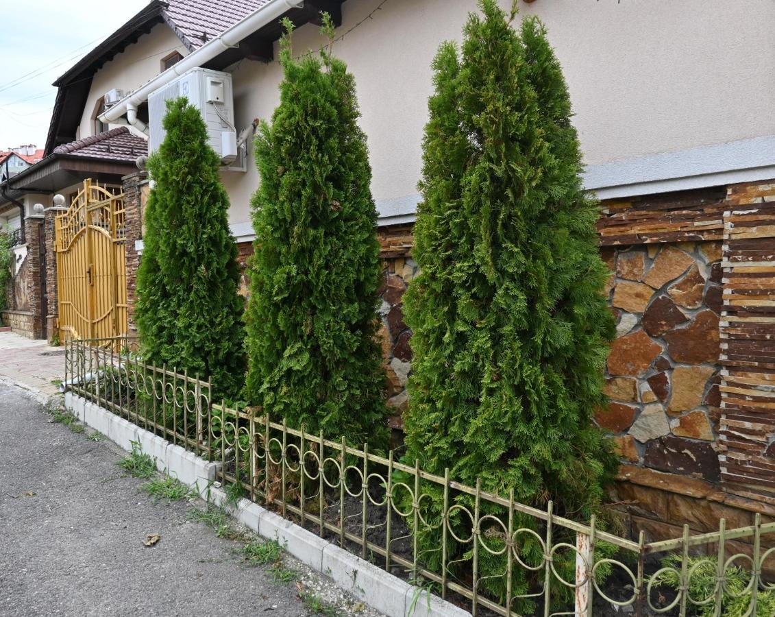 Bright And Cozy Home With Personal Terrace 키시나우 외부 사진
